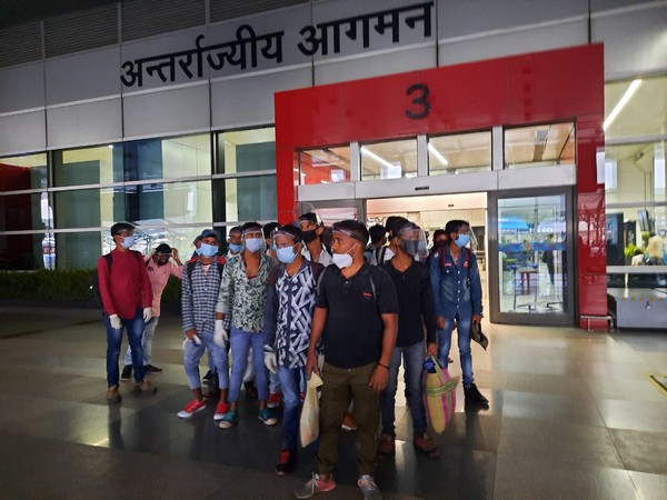 22 migrant workers from J-K arrive at Delhi's Airport