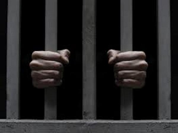 Five inmates escape from temporary prison in Pune