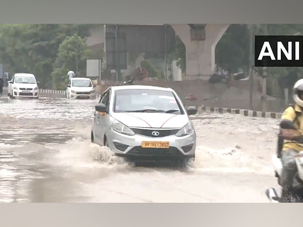 Several key areas flooded in Delhi as as city battles flood threat