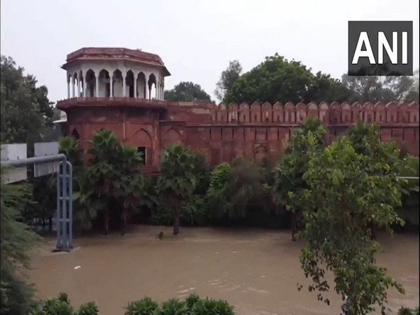 Delhi: Water reaches Red Fort as Yamuna overflows