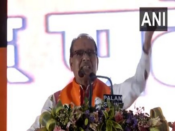 Shivraj Singh Chouhan Advocates National Service at BJP Meet