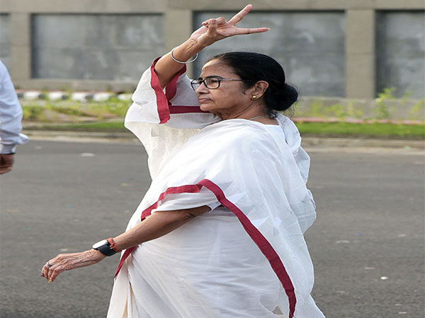 Calcutta HC Restrains Mamata Banerjee from Defamatory Statements Against Governor Bose