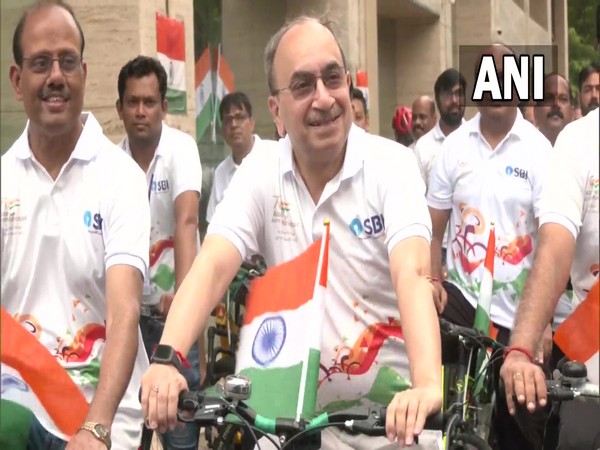 Har Ghar Tiranga: SBI Chairman Dinesh Khara flags off cycle rally 