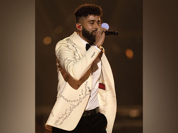 AP Dhillon steals Delhites’ hearts with his surprise performance 