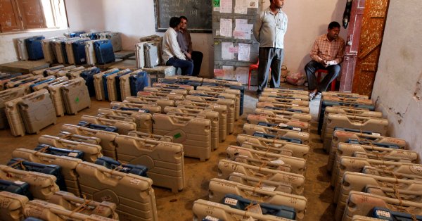 Cong leaders meets EC, demand more caution around EVM strong rooms