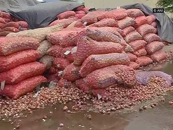 Bangladesh flies in onion supplies as price hits record high