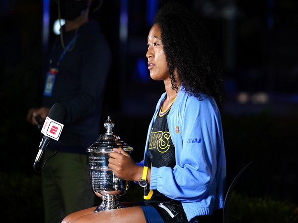 Naomi Osaka wears Kobe Bryant jersey at press conference after winning US Open title