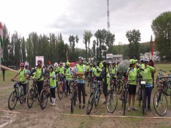 Army organizes first-ever women's cycle rally in Kashmir's Baramulla 