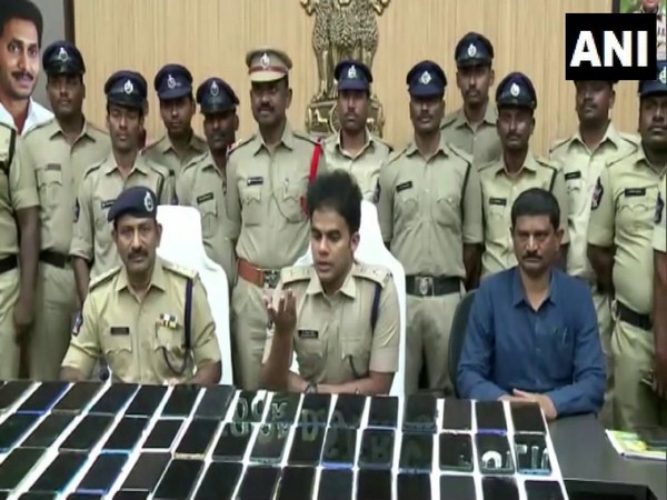 Andhra Pradesh: 20 people arrested for stealing 300 mobile phones in Chittoor