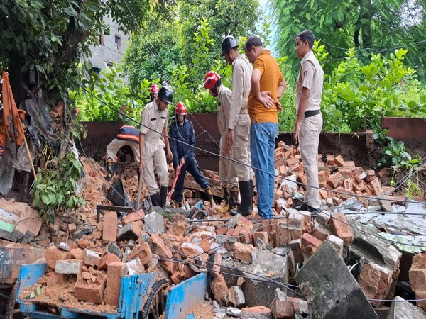 Building Collapse in Delhi's Nabi Karim Claims One Life, Two Injured