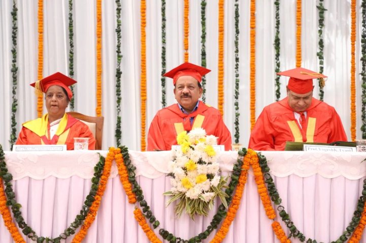 Attitude of nurses form image of medical profession: Dr. Harsh Vardhan