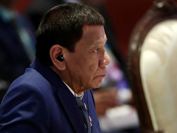 Philippines' Duterte calls for "closer international cooperation" at APEC leaders' meeting