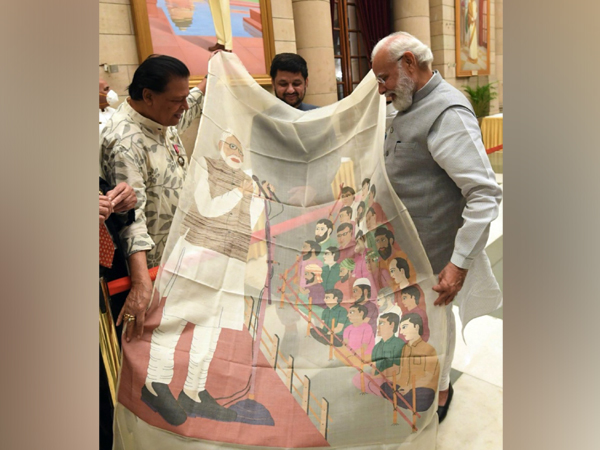 Padma awardee Biren Kumar Basak presented a gift which I cherish, says PM Modi