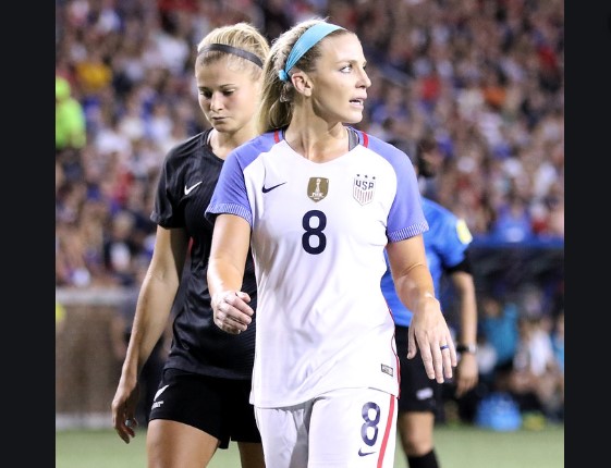 Soccer-Ertz named U.S. Soccer's female player of the year