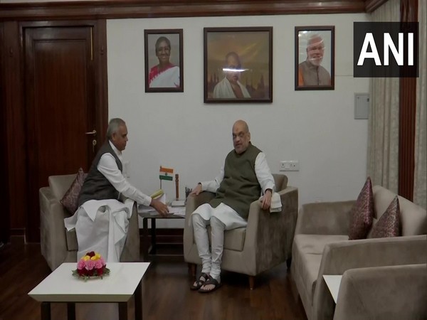 Amit Shah meets Gujarat Governor in Gandhinagar
