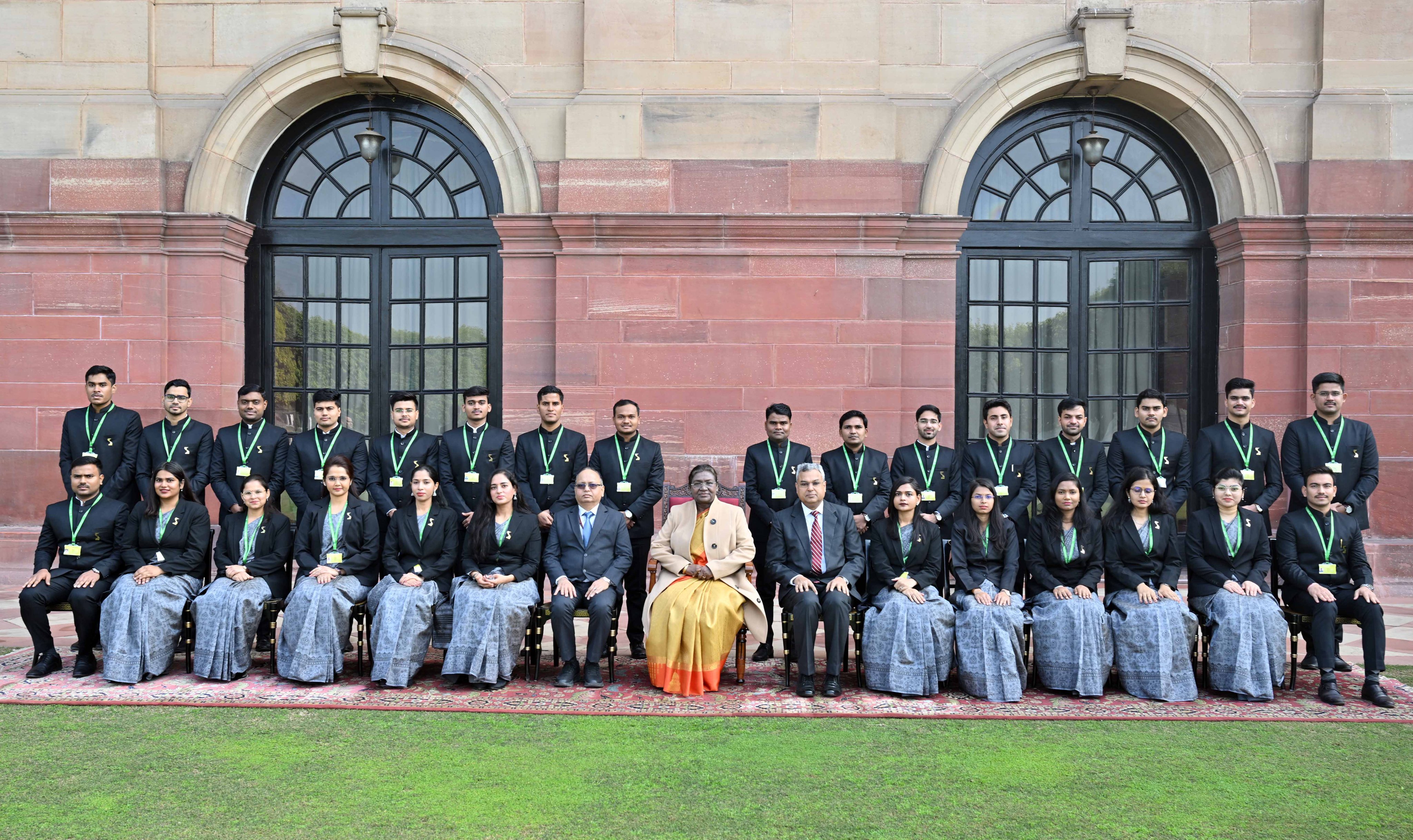 ISS Probationers of 2024 Batch Meet President Murmu at Rashtrapati Bhavan