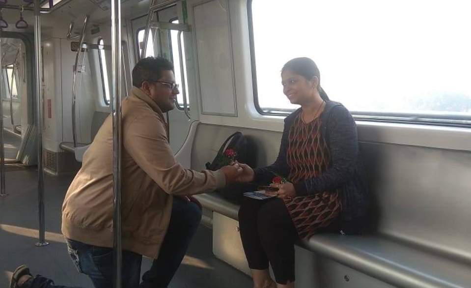 Man proposes to girlfriend in EW Metro''s inaugural train