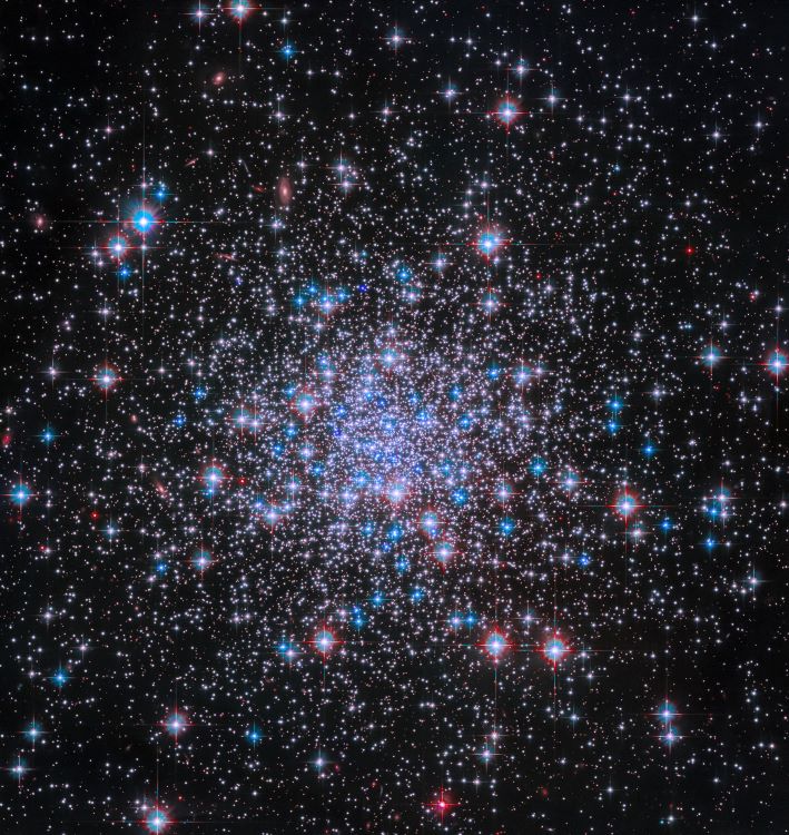 Hubble peers into glittering star cluster | See image 