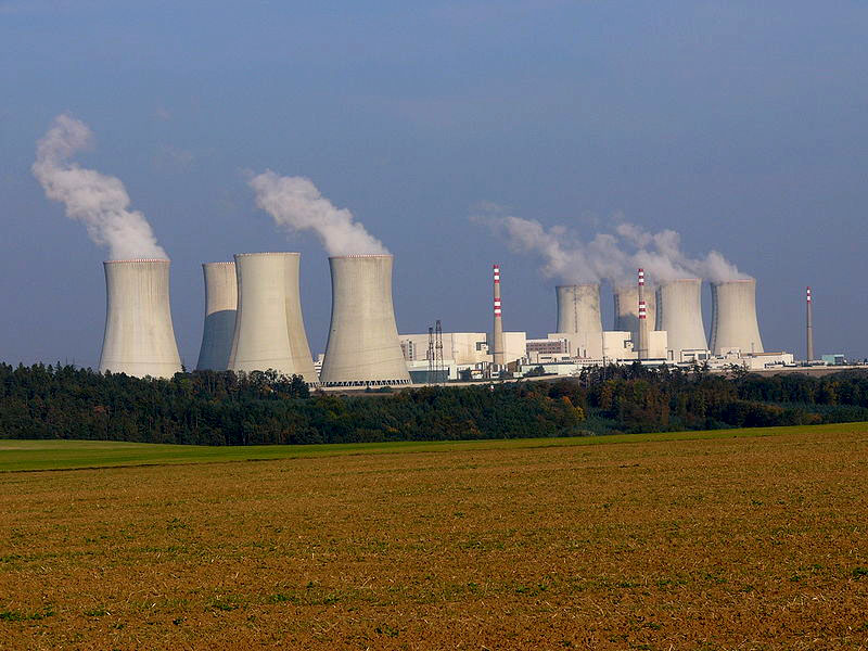 UPDATE 2-France orders EDF to tackle nuclear project failings