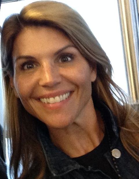 College admissions scam: Bail for "Full House" star Lori Loughlin set at USD 1 mln