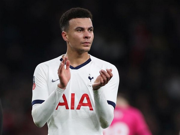 England midfielder Dele Alli robbed at knifepoint, suffers minor injury