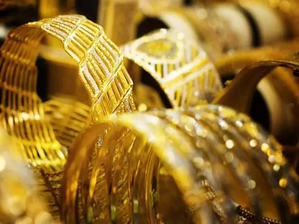 MP: Man donates Rs 17 lakh gold jewellery in temple to fulfill wife's last wish