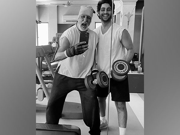 Amitabh Bachchan gives his blessings to grandson Agastya  on his debut in Bollywood 