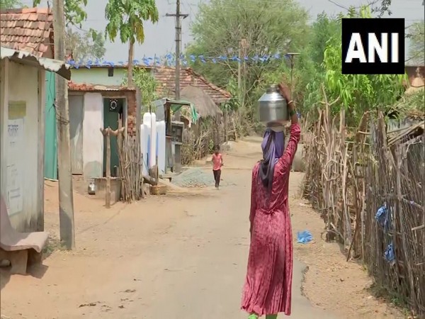 Villagers dig pits in Maharashtra's Chandrapur district to get water