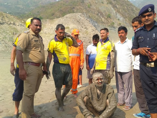 Uttarakhand: SDRF team rescues youth trapped in swamp of Tehri Dam
