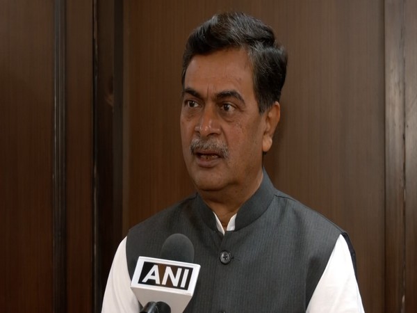 Group for development of electricity market in India submits report to Minister RK Singh