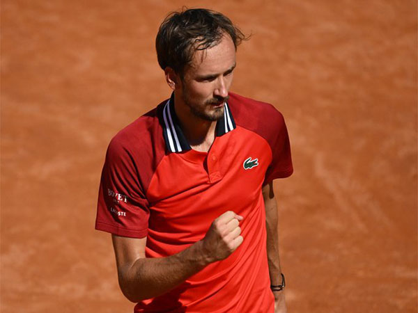 Daniil Medvedev Dominates Wimbledon Opener with Powerful Performance