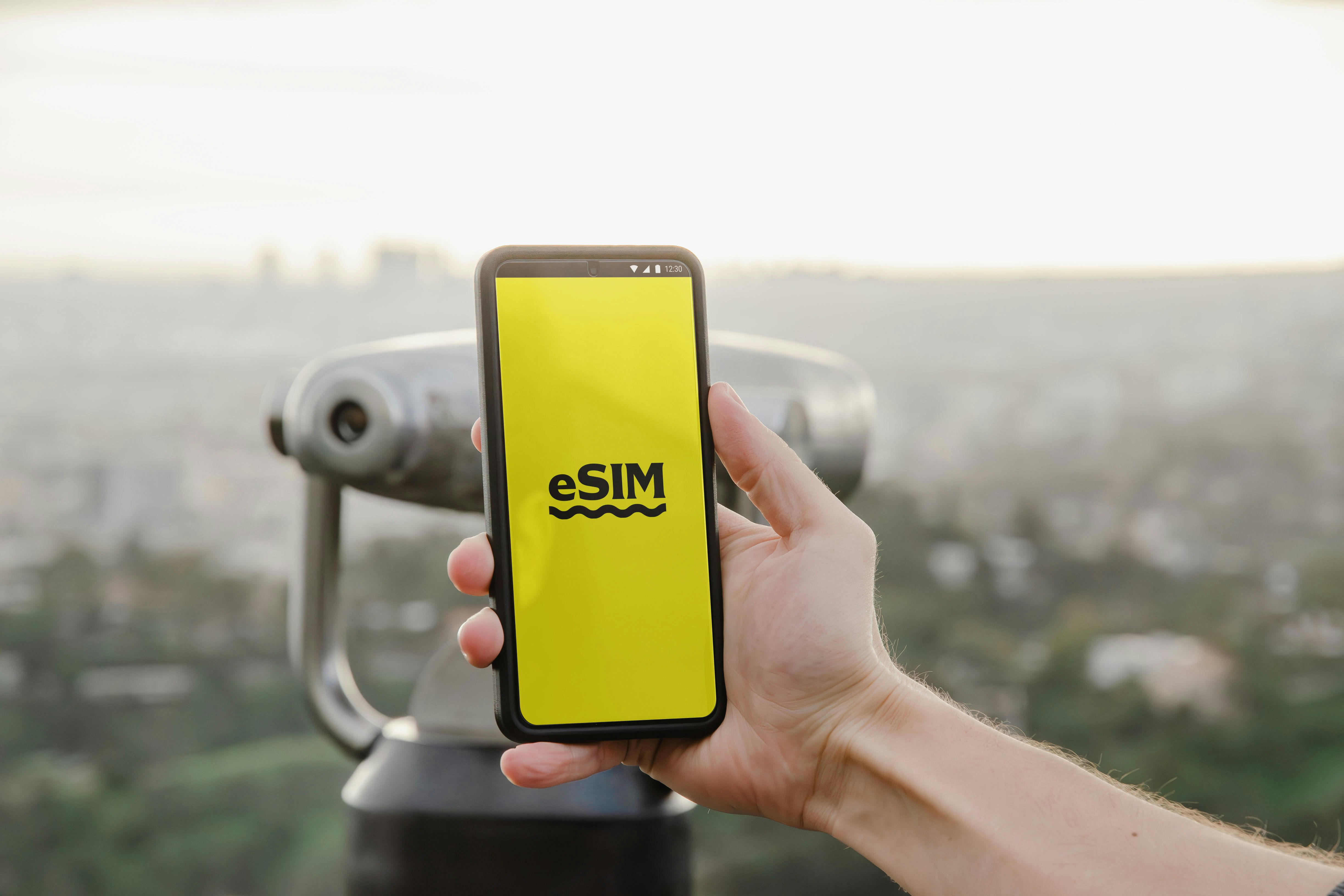 Stay Connected Globally: Choosing the Best eSIM for Your International Travels