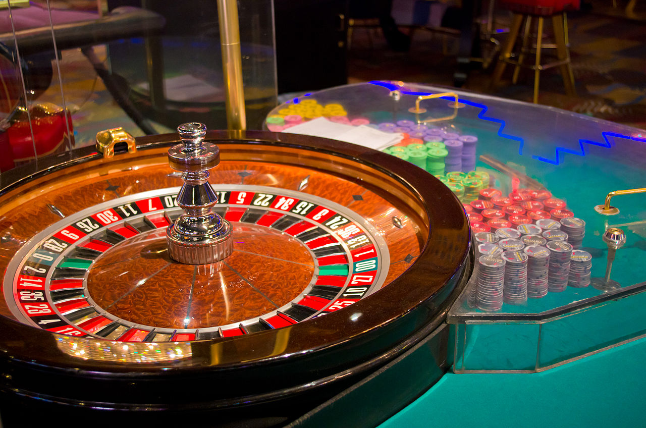 Seven companies bid for new casino licenses in Macau