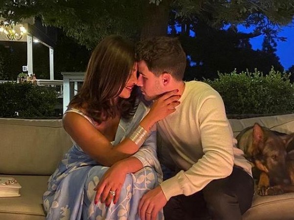 Nick Jonas shares adorable picture with Priyanka Chopra, says he is missing his 'heart'