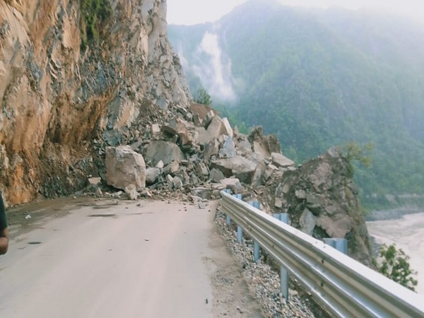 NH-58 blocked near Dehradun's Kodiyala due to debris, boulders