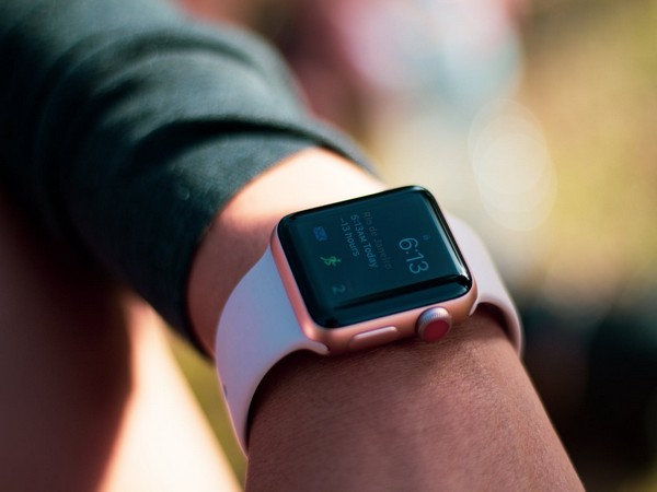 Future Apple Watch models could feature body temperature, blood glucose sensors