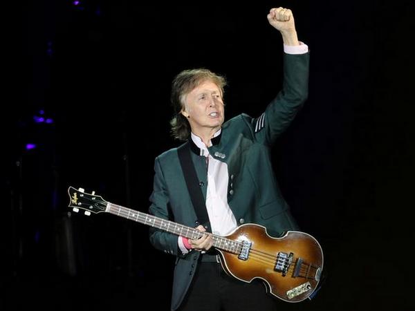 Paul McCartney, Ringo Starr reunite onstage in LA