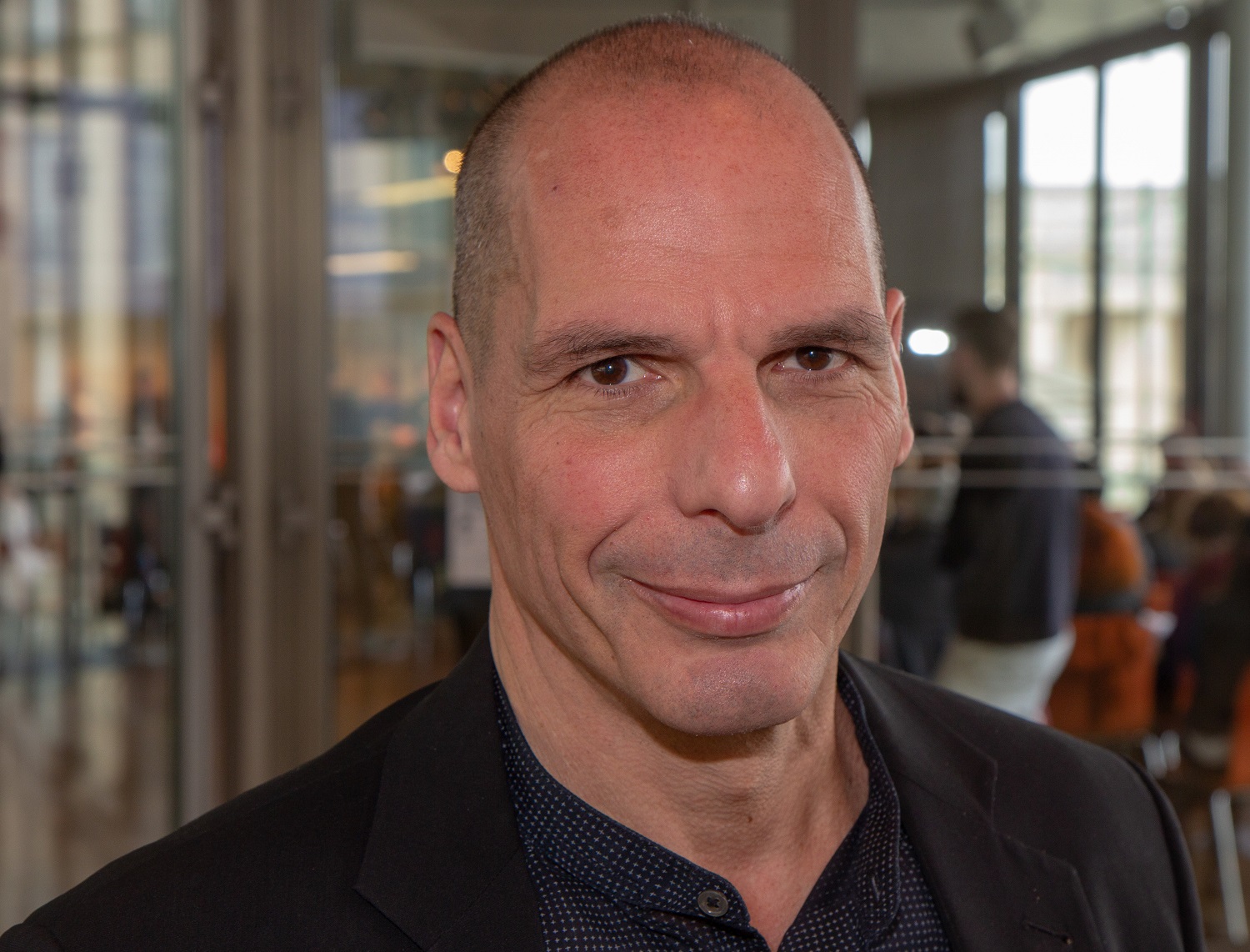 Maverick Greek economist Varoufakis in Paris airport row