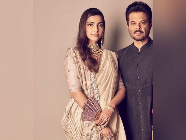 Sonam Kapoor gets teary eyed on meeting father Anil Kapoor