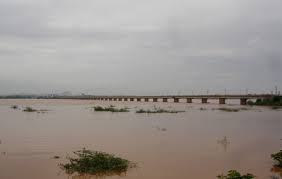 Odisha: Flood situation grim, over 1.5 lakh marooned