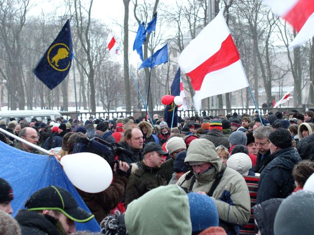Police in Belarus crack down on protesters, detain dozens
