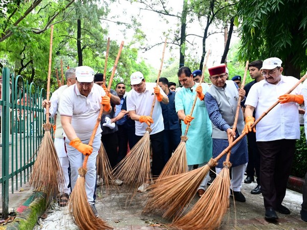 Uttarakhand: CM Dhami participates in 'Swachhta Apnao, Bimari Bhagao' program under special cleanliness campaign