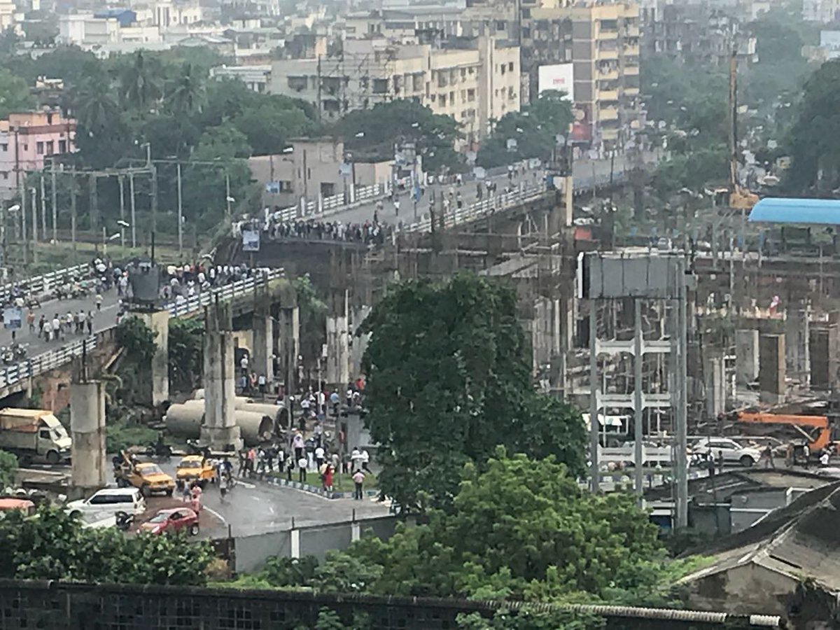 Mamata announces reconstruction of Majerhat bridge in Kolkata; blames PWD