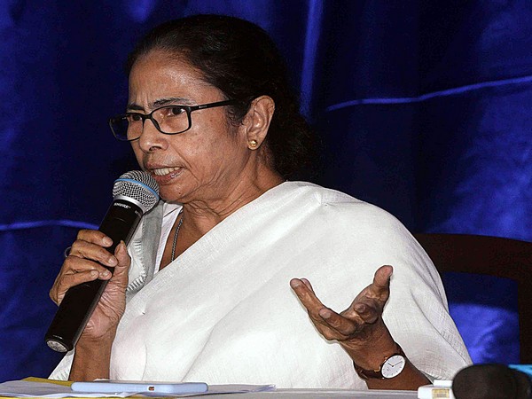 Mamata pays tributes to Indira Gandhi