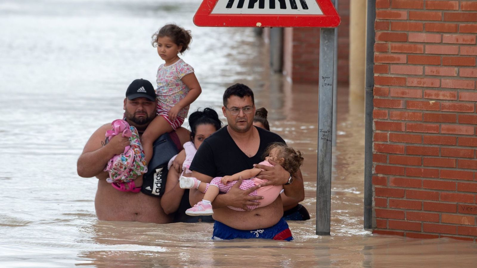 One dead, four missing in flash floods in Spain