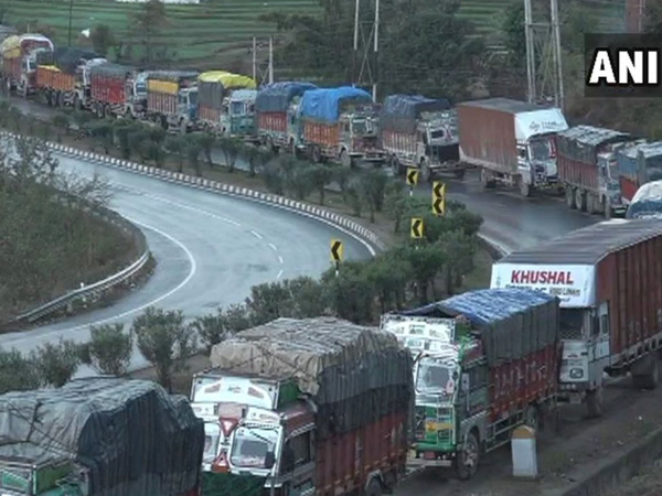 Jammu-Srinagar highway reopens, over 4,500 vehicles resume journey