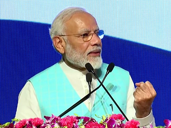 Congress sees "rashtra bhakti" in "parivar bhakti": Modi