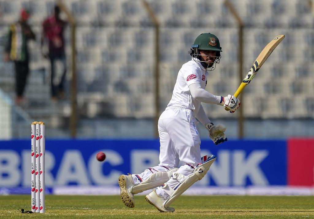 Cricket-Bangladesh opt to bat against India in Indore test