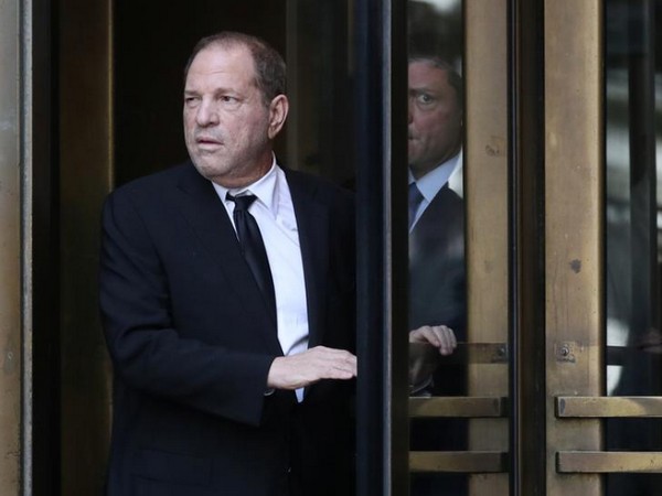 UPDATE 7-New York jurors shown naked photos of Harvey Weinstein