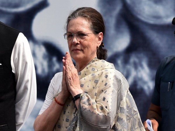 Delhi polls: Cong chief Sonia Gandhi, Rahul cast vote